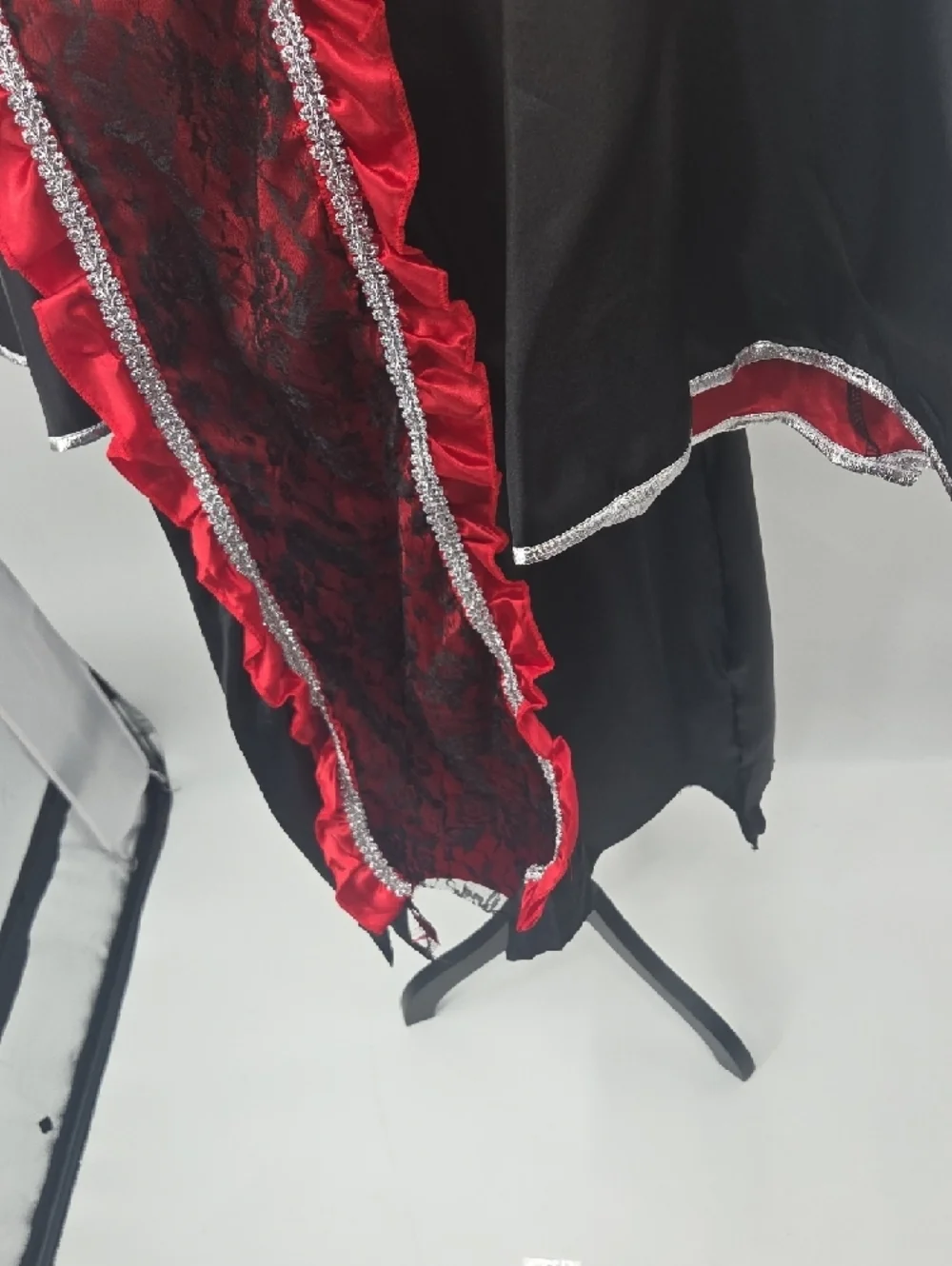 Vampire Pricess Black and Red Costume With Accessories. New In Box! Size 8/10